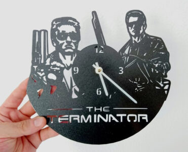 שעון קיר שליחות קטלנית