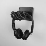 מעמד קיר בצורת יד