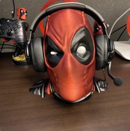 פסל "באסט " מעמד אוזניות דדפול  Deadpool headphone stand