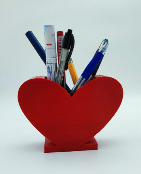 מעמד לעטים ועפרונות לב