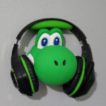 מתלה אוזניות לקיר יושי