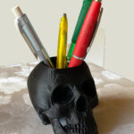 מעמד לעטים גולגולת דן תלת מימד